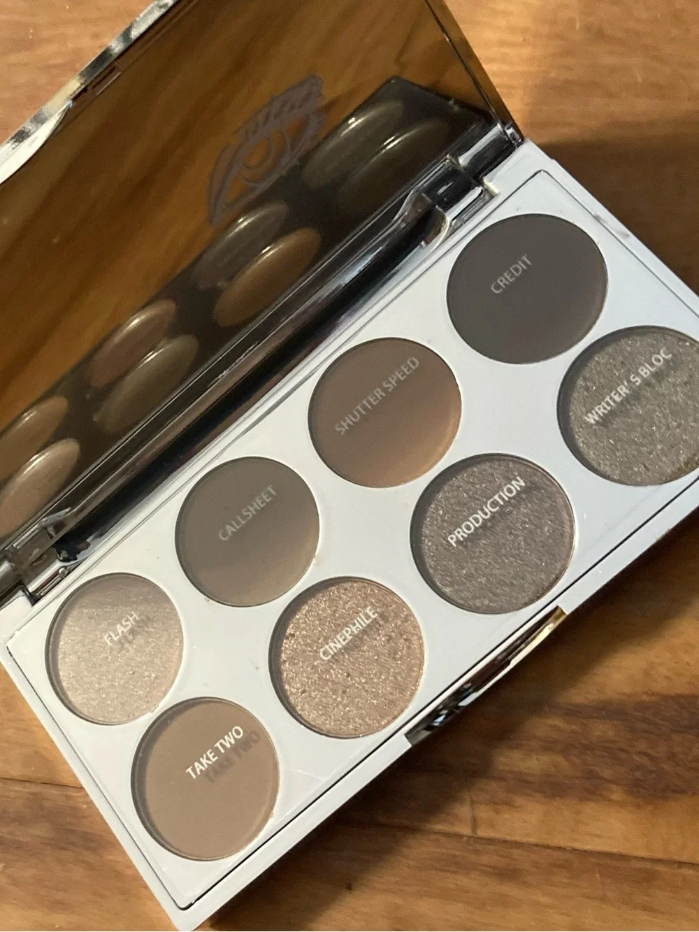 BELLE EN ARGENT Nude Intuitive Vision Eyeshadow Palette - 8 shades
